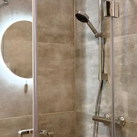 Do-zentrum - Rohdiamant Fuer 4 Personen Mit Privatparkplatz *